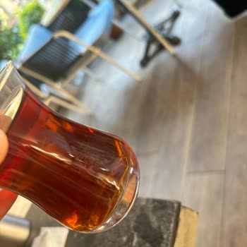 Mado Maltepe Şubesinde Soğuk Köfte, Kirli Çay Ve Kaba Personel