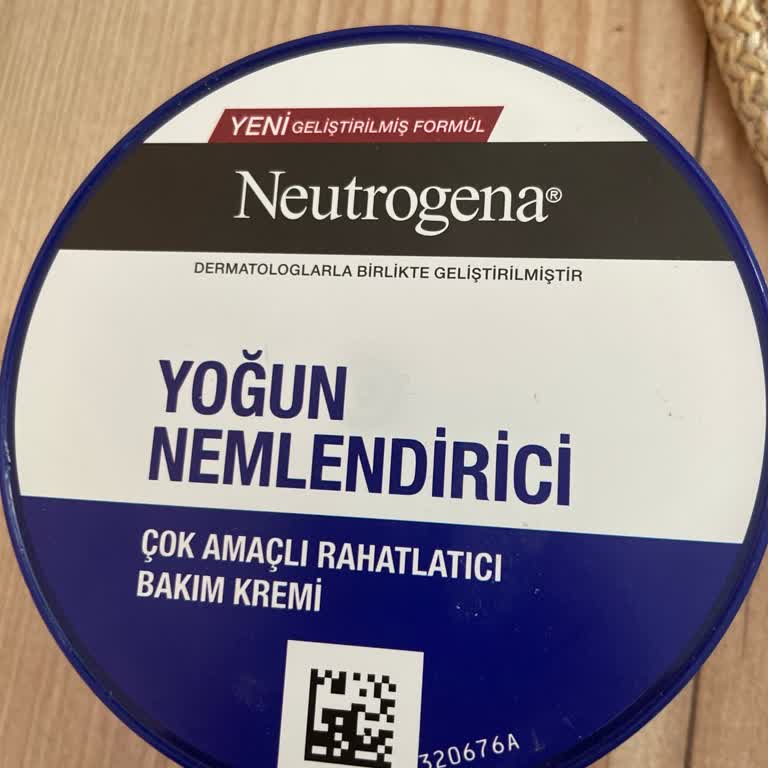 Yapışkan Kalan Ve Nemlendirmeyen Neutrogena El Kremi