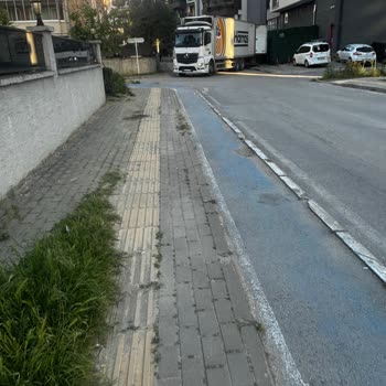 Bursa Özlüce File Market Tırları Ev Yolumuzu Ve Otoparkı Kapıyor