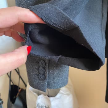 Zara Mağazasından Alınan Pantolon Tek Kullanımda Paçası Çıktı Ve Dönüş Yapılmadı