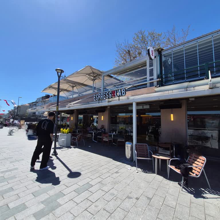 Sarıyer Espressolab’ta Personelin Müdahalesizliği Ve Çocukların Tehlikeye Atılması