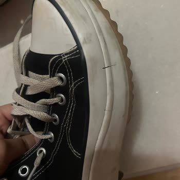 Converse Run Star Hike Platform Ayakkabısının Hızlı Yırtılması Ve Tabana Açılması Hayal Kırıklığı