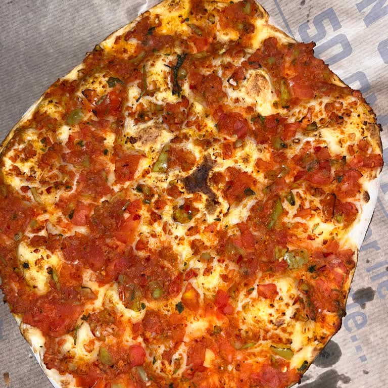 Sbarro Erasta AVM’de Lahmacun Menüsü Kıymasız, Aşırı Pahalı Ve Yanıltıcı