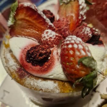Meyveli Yaş Pastada Bozuk Meyveler Ve İade Talebi