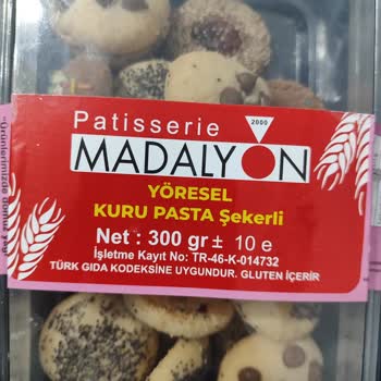 Madalyon Patisserie Kuru Pastanın İçinden Kıl Çıktı
