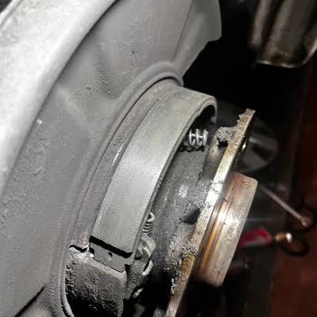Mercedes Sprinter El Freni Balatası Yağlanması Sorunu Kontrol Edilmedi Ve Güvenlik Endişesi