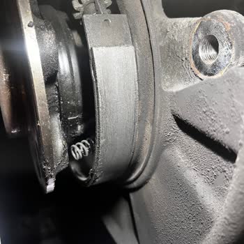 Mercedes Sprinter El Freni Balatası Yağlanması Sorunu Kontrol Edilmedi Ve Güvenlik Endişesi
