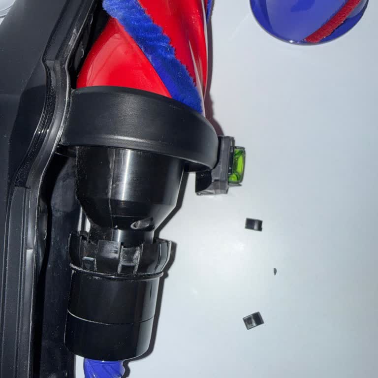 Dyson V16 LED Başlığındaki Kırık Parça İçin Müşteri Hizmetleri Tarafından Kullanıcı Hatası İddiası