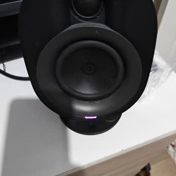 SteelSeries Arena 7 Hoparlörüm Mor Işıkla Yanıyor Ve Çalışmıyor, Acil Yardım Bekliyorum