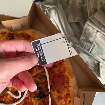 Sarımsaklı Kenar Olmadan Soğuk Pizza