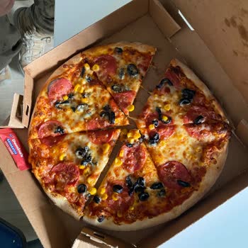 Sarımsaklı Kenar Olmadan Soğuk Pizza