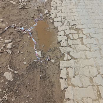 Yeniköy Sokaklarındaki Çukurlu Yol Ve Toz Sorunu Araçlarıma Zarar Veriyor