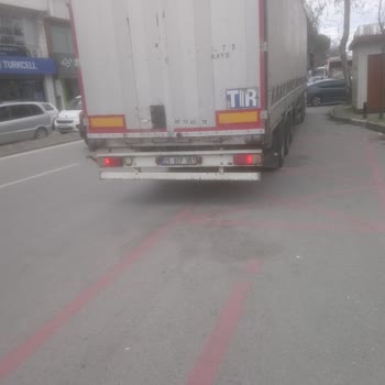 Dudullu Ve Çekmeköy'de Otobüs Durağını Engelleyen Hatalı Parklar Yolcu Güvenliğini Tehlikeye Atıyor