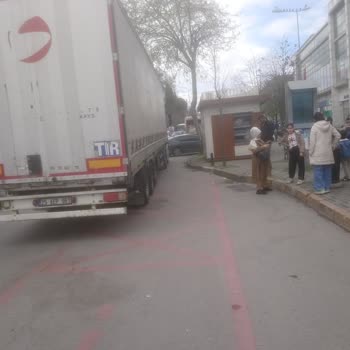 Dudullu Ve Çekmeköy'de Otobüs Durağını Engelleyen Hatalı Parklar Yolcu Güvenliğini Tehlikeye Atıyor