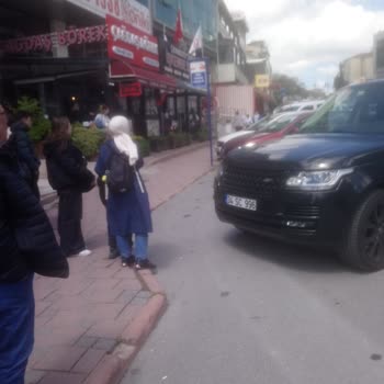 Dudullu Ve Çekmeköy'de Otobüs Durağını Engelleyen Hatalı Parklar Yolcu Güvenliğini Tehlikeye Atıyor