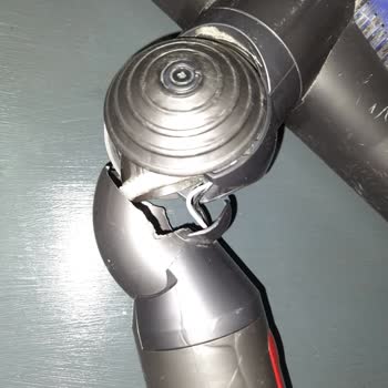 Garanti Dışı İddia Edilen İçten Kırılan Dyson Süpürge Başlığı