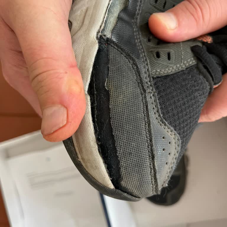 İki Yıllık Garantili Ayakkabıda Deri Açılması Ve Mağazanın Reddetmesi