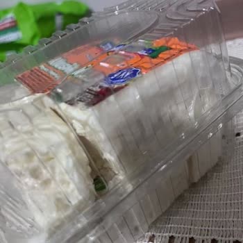 Geçerli Son Tüketim Tarihli Peynirin Açılır Açmaz Bozulması