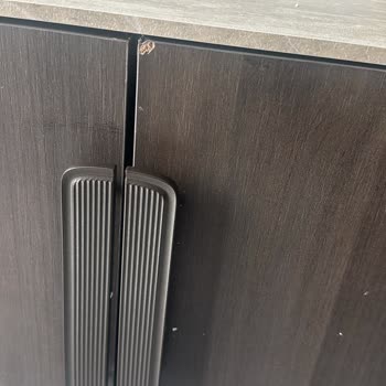 Hasarlı TV Ünitesi Ve Sürekli Ertelenen Montaj Süreci