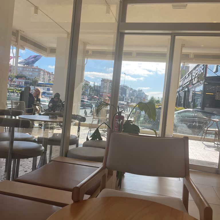 Nevada Coffee Şubesinde Personelin Küfürlü Ve Saygısız Tutumu