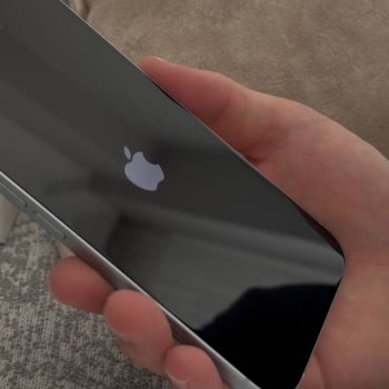 Hepsiburada'dan Kırık İPhone 15'in Acil Yeniden Değişimi