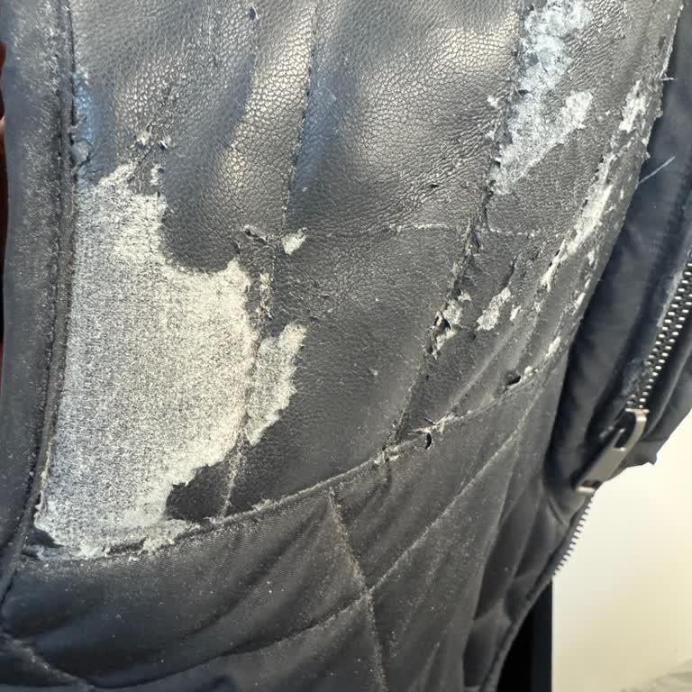 İlk Giyişte Deri Dökülen Yelek İçin Ücret İadesi Talebi