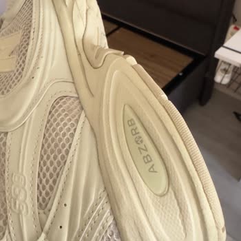 Yeni Olmayan Sneaks Up Ayakkabısının Kullanılmış Olması Ve Uzayan İade Süreci