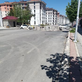 Malatya Zaviye Mahallesi Kapalı Yol Esnaflarının Maddi Kayıplarını Artırıyor