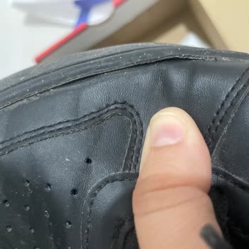 FLO Mağazasında Satın Alınan Nike Ayakkabının Kenar Açılması Ve Garanti Reddi