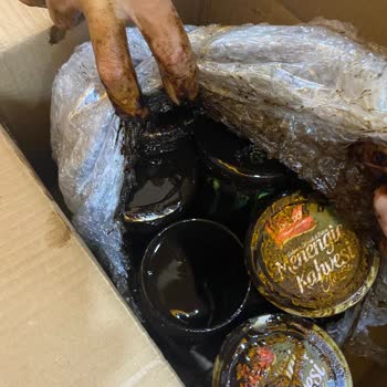 Yan Yana Bantlanan Kavanozlar Patladı Ve Kullanılamaz Durumda Teslim Edildi