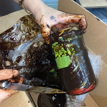 Yan Yana Bantlanan Kavanozlar Patladı Ve Kullanılamaz Durumda Teslim Edildi