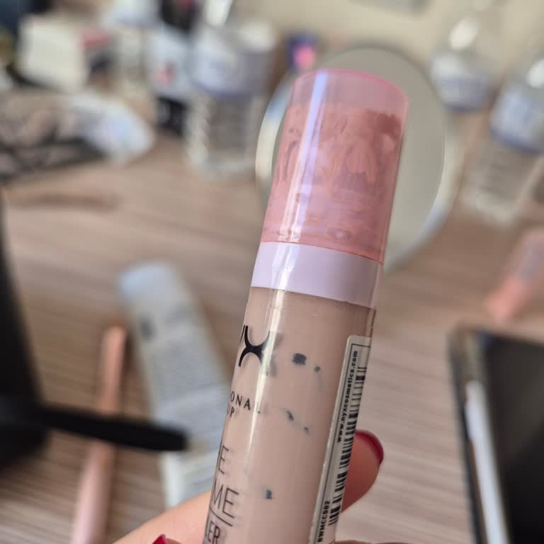Nyx Bare With Me Kapatıcısında Tekrarlayan Siyah Noktalar Ve Sağlık Endişesi