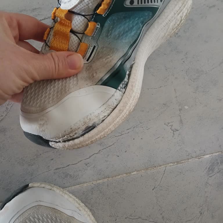 Lumberjack Çocuk Ayakkabısının Tabanı Erken Açıldı, Mağaza Üretim Hatası Olmadığını İddia Ediyor