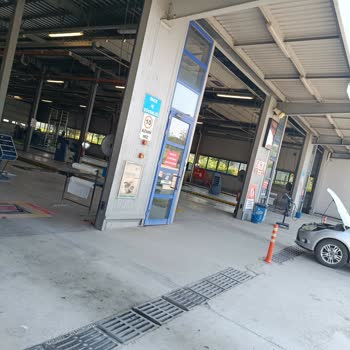 İnegöl Tüvtürk’te 90 Dakikalık Bekleme Ve Patlak Lastik Teslimi