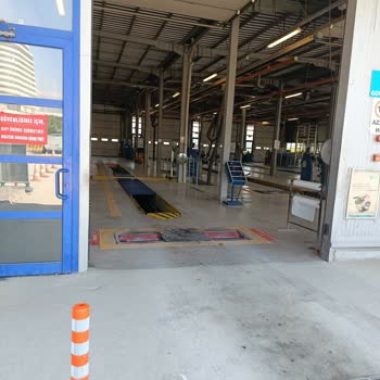 İnegöl Tüvtürk’te 90 Dakikalık Bekleme Ve Patlak Lastik Teslimi