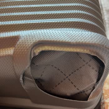 Kamil Koç Otobüsünde Valiz Tekerleği Kırıldı, Varış Bir Saat Gecikti Ve Muavin Agresif Davrandı