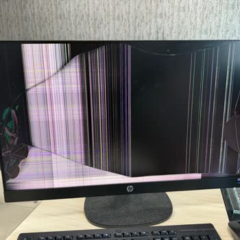 İç Ekranı Kırık Gelen HP All-in-One PC İçin Media Markt’tan Ücretsiz Değişim Ve Tazminat Talebi