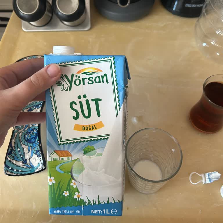 Son Kullanma Tarihi Geçmemiş Yörsan Sütü Açıldığında Kesildi