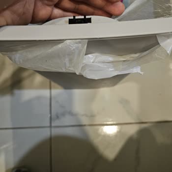 Mandalı Kırılan Ve Klipsi Kırılan Çöp Kutusu Kapağı İşlevsiz