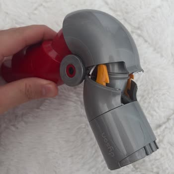 Dyson Mobilya Altı Aparatının Tekrar Kırılması Ve Ücretsiz Yeniden Gönderim Talebi