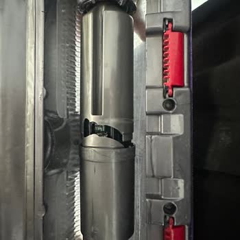 Dyson V15 Borusu Sallanıyor Ve Başlık Çatladı, Garanti Sonrası Çözüm Bekliyorum