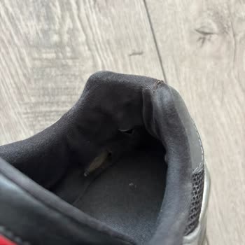 New Balance 9060 Model Ayakkabısında Erken İç Deformasyon Ve Değişim Talebi