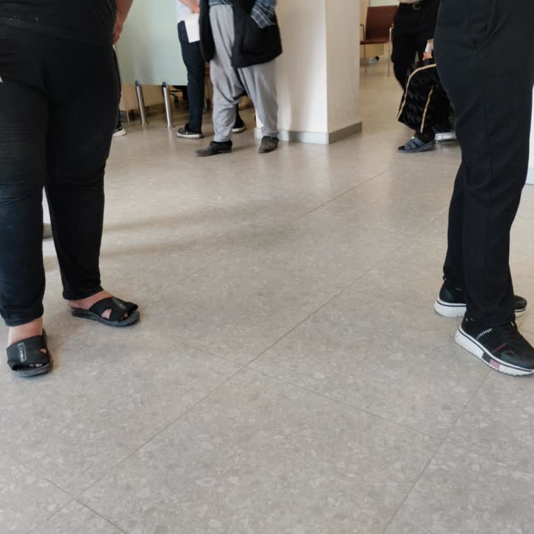 Halkbank Ceyhan Şubesinde Yetersiz Gişe Ve Kötü Havalandırma Uzun Beklemelere Yol Açıyor