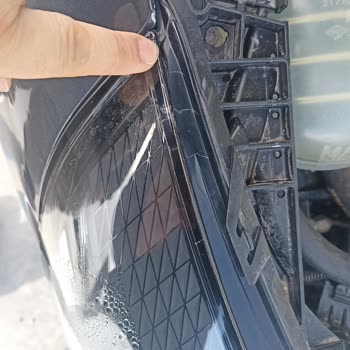 Renault Clio Farlarındaki Üretim Hatası İçin Ücretsiz Değişim Talebi
