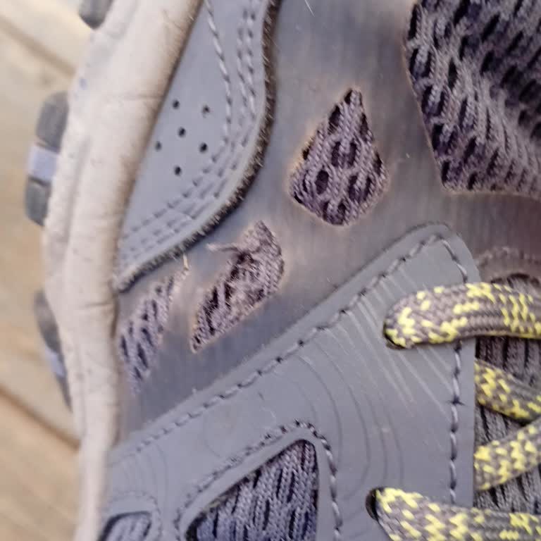 Skechers Ayakkabı 4 Ayda Ön Kısmı Açıldı, Firma Sorumluluk Kabul Etmedi
