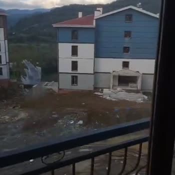 Bartın Ulus Abdipaşa TOKİ Dairelerinde Bahçe Düzenlemesi Yapılmadığı İçin Teslimat Gecikiyor