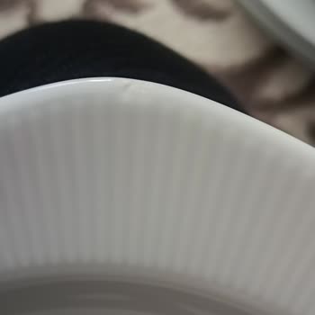 Hasarlı Pasta Ve Yemek Tabağı İçin Ücretsiz Değişim Talebi