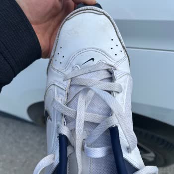 FLO Ayakkabı Garanti Kapsamındaki Ayakkabının Açılma Ve Yırtılma Sorunu İçin Değişim Ve İade Talebi