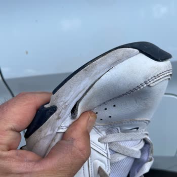 FLO Ayakkabı Garanti Kapsamındaki Ayakkabının Açılma Ve Yırtılma Sorunu İçin Değişim Ve İade Talebi