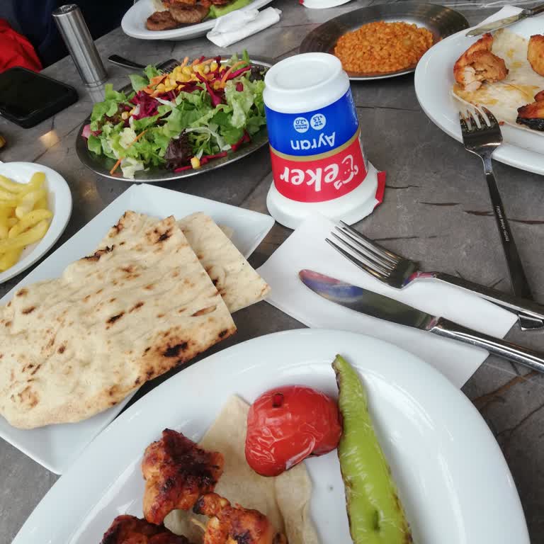 Şoförün Sigara İçmesi Ve Kapalı Müzeler Nedeniyle Turda Büyük Hayal Kırıklığı